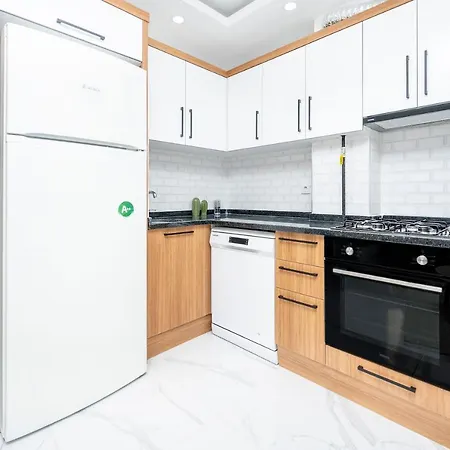Missafir Distinguished, Central And Modern Flat With Balcony Near Beach In Muratpasa, Antalya *