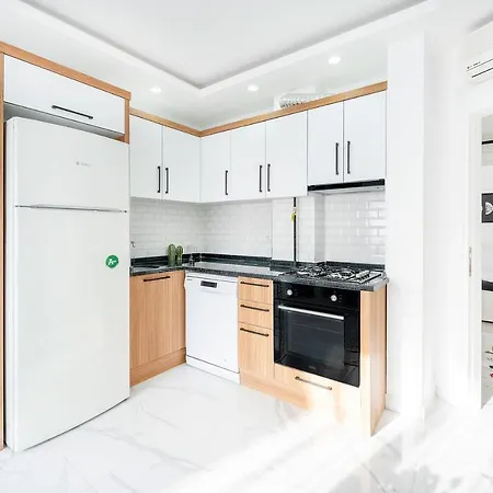 Daire Missafir Distinguished, Central And Modern Flat With Balcony Near Beach In Muratpasa, Antalya *